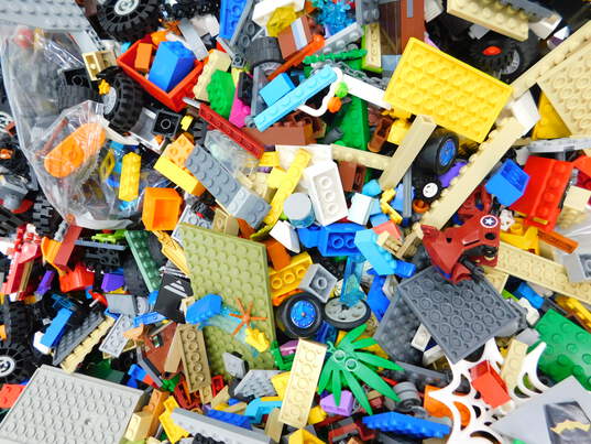 10.2 LBS Mixed LEGO Bulk Box image number 2