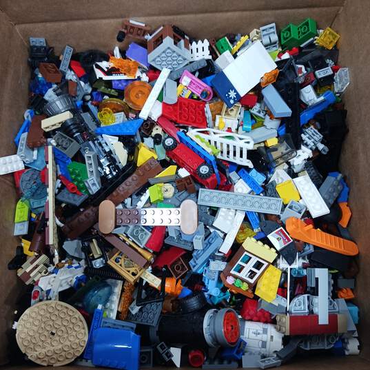 7.7 lbs. of Assorted LEGO Building Blocks image number 1
