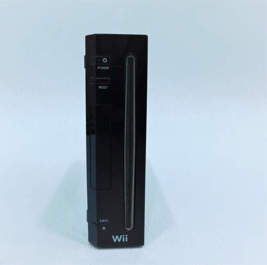 Nintendo Wii Gaming Console W/ 2 Games & Accessories image number 4