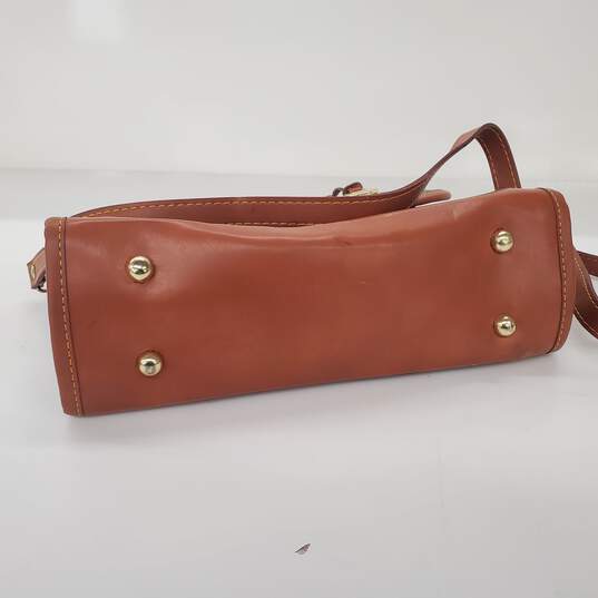 Vintage Dooney & Bourke Green Pebble Leather Brown Trim Crossbody Bag image number 6