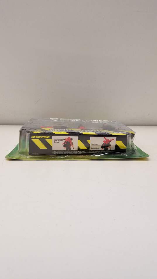 Kenner Hasbro The Lost World Jurassic Park Ian Malcom Chaos Expert With Launching Smart Missile and T-Rex Hatchling image number 6
