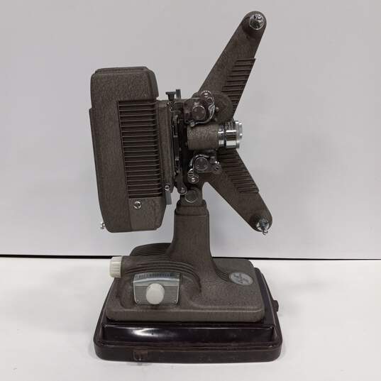 Vintage Revere 16mm Film Projector Model 48 image number 2