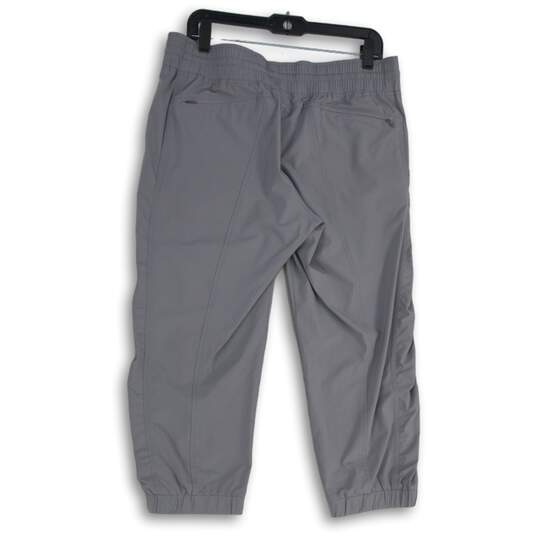 Womens Gray Flat Front Zipper Pocket Tapered Leg Pull-On Capri Pants Size 12 image number 2