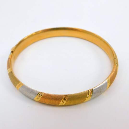 14K Tri Color Gold Brushed & Diamond Cut Diagonal Etched Hinged Bangle Bracelet 10.0g image number 4