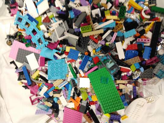 6lbs of Assorted Lego Building Blocks image number 2