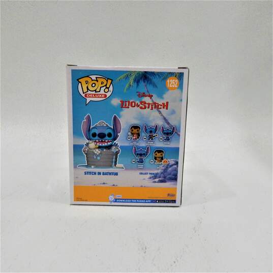 Funko Pop! Deluxe 1252 Disney Lilo & Stitch - Stitch In Bathtub (Hot Topic Exclusive Drop - HT Expo 2022) image number 2