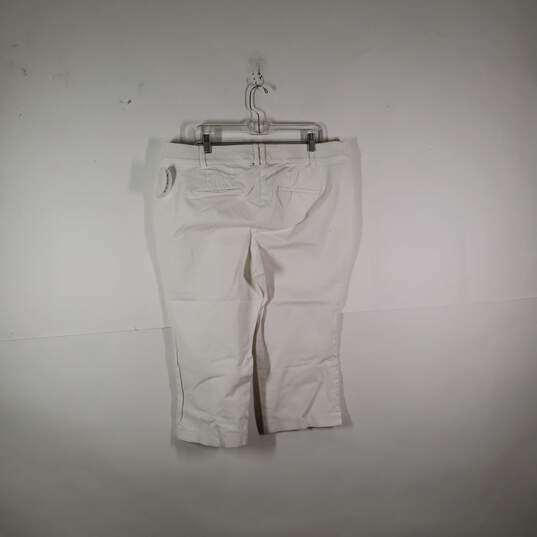 Womens Medium Wash Straight Leg Flat Front Capri Pants Size 18 image number 2