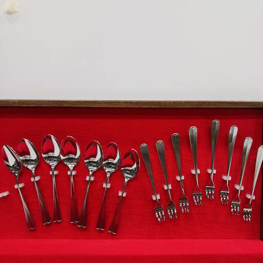Bundle of Assorted Northland Stainless Silver Tone Cutlery Set In Wood Box image number 1