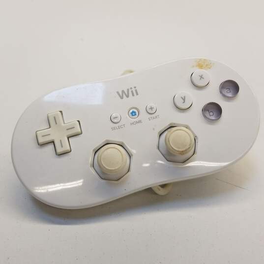 Nintendo Wii Console W/ Accessories image number 3
