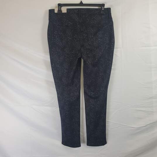 Chicos Women Black/Gray Skinny Jeans Sz 4R image number 2