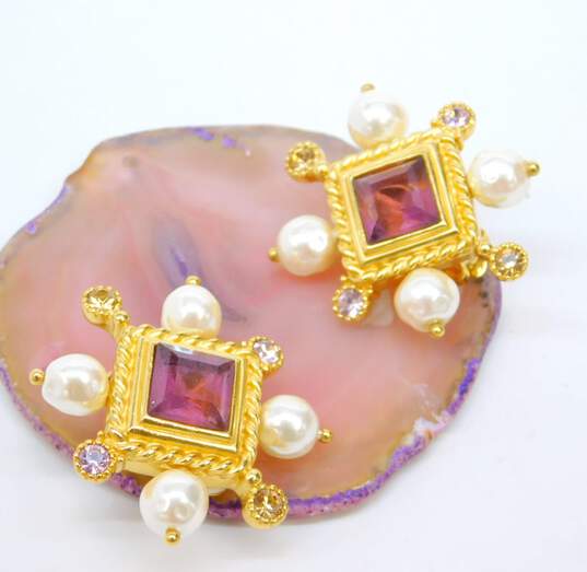 Vintage Christian Lacroix Gold Tone Faux Pearl Purple Crystal Clip Earrings 34.0g image number 3