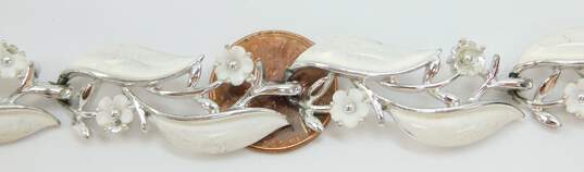 VNTG Lisner & Fashion White Clip-On Earrings Beaded Necklaces & Flower Bracelet image number 9