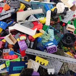 7.5LB Bulk Lot of Assorted Toy Building Bricks & Pieces alternative image