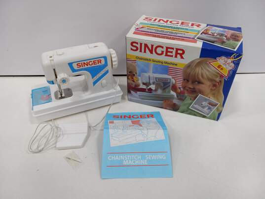 Singer Childs Chainstitch Sewing Machine In Box image number 1