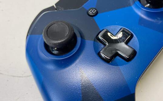 Microsoft Xbox One controller - Midnight Forces image number 4