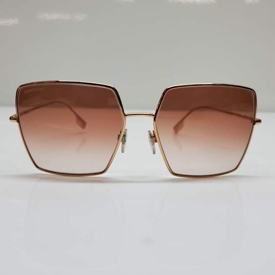 AUTHENTICATED BURBERRY LONDON B3133 'DAPHNE' SUNGLASSES image number 3