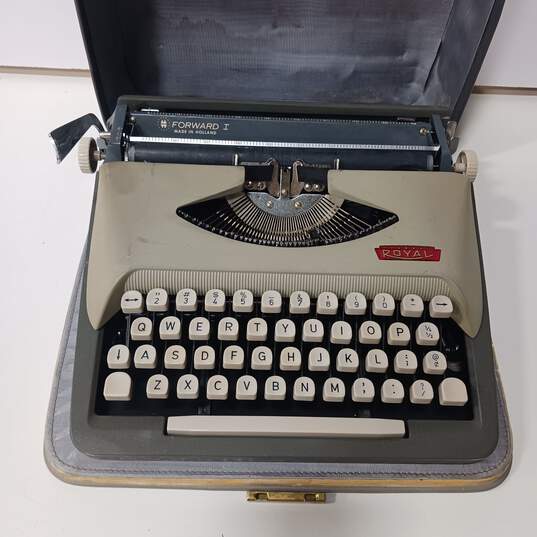 Vintage ROYAL Forward I Typewriter In Leather  Case image number 2