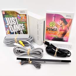 Nintendo Wii W/ 1 Controller 1 Nunchuk 2 Games Just Dance 4