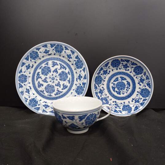 Chinese Blue Floral Teacups, Saucers, & Bread Plates 27pc Lot image number 5