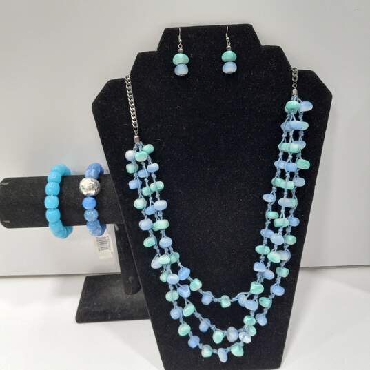 Bundle of Assorted Blue Beaded Fashion Costume Jewelry image number 1