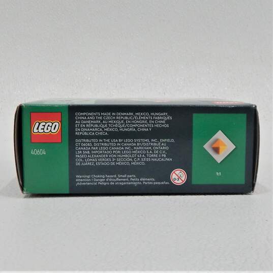 LEGO 40604 Christmas Decor Set image number 4