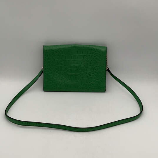 Womens Green Croc Embossed Chain Strap Pockets Flap Over Lock Crossbody Bag image number 2