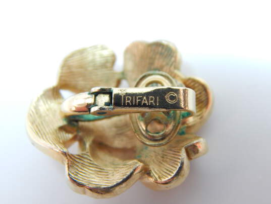Vintage Crown Trifari Ethereal Faux Pearl & Leaf Clip On Earrings 27.8g image number 7