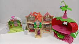 Lot of Assorted Brands of Doll Houses Includes Mattel and Strawberry Shortcake
