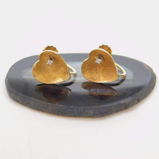 Vintage 14K Yellow Gold Florentine Heart 0.04 CTTW Diamond Accent Earrings 4.4g image number 2