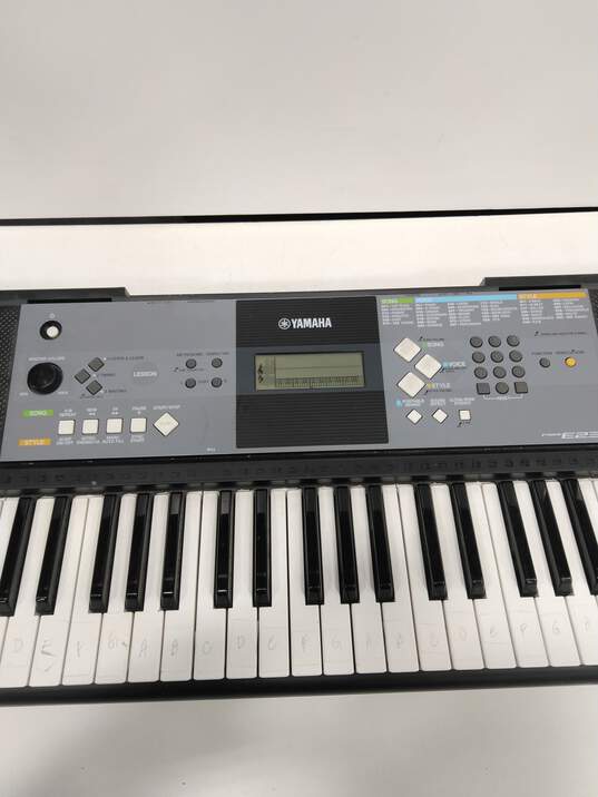Yamaha PSR-E233 MIDI 61 Key Electronic Keyboard image number 3
