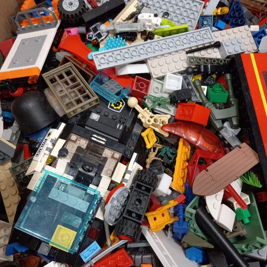 9lb Bulk of Assorted Plastic Toy Building Blocks and Pieces image number 1