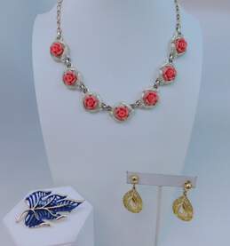 Vintage & Sarah Coventry Goldtone Pink Rose Flowers Linked Collar Necklace Teardrop Clip On Earrings & Blue Enamel Leaf Brooch 65.8g