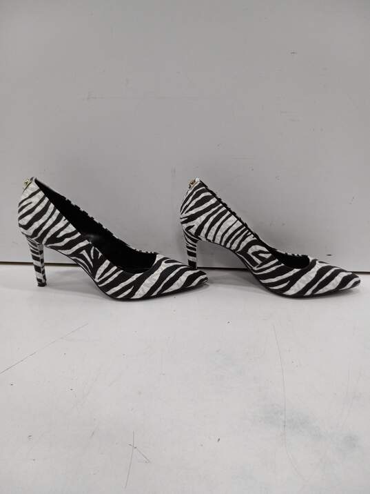 Women's Black & White Zibra Print Michael Kors PV21B Shoes Size 7 1/2 image number 3