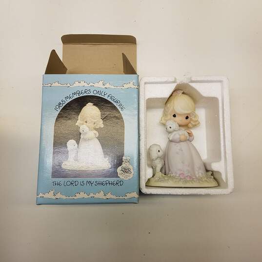 Lot of 5 Assorted Precious Moments Figurines image number 1