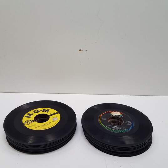 Lot of Assorted 7 Inch Records/45s with Carrying Case image number 6