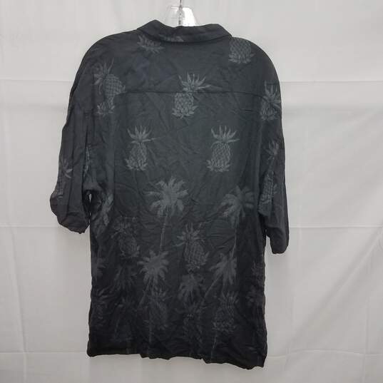 Neiman Marcus 100 % Rayon Black Floral Men's Short Sleeve Shirt  Size L image number 1