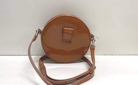 Carel Patent Leather Circle Logo Handbag Cognac image number 2