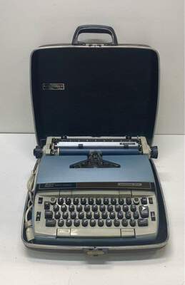 SCM Electra 210 Automatic Typewriter with Case