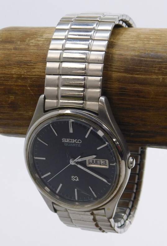 Buy the Vintage Seiko Quartz SQ 9N2625 5Y23-8049 Silver Tone Men's Day Date  Dress Watch | GoodwillFinds