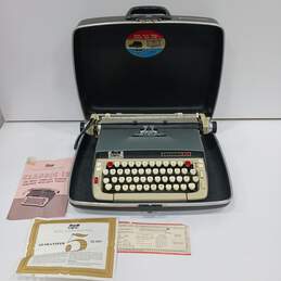 Vintage Smith-Corona Classic 12 Manual Typewriter with Case