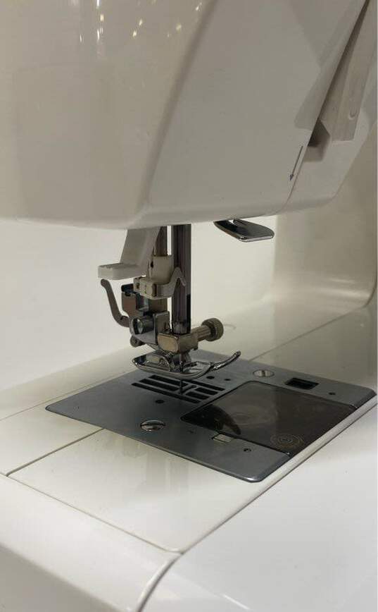 Singer Quantum Decor Sewing Machine 7322-1 image number 2