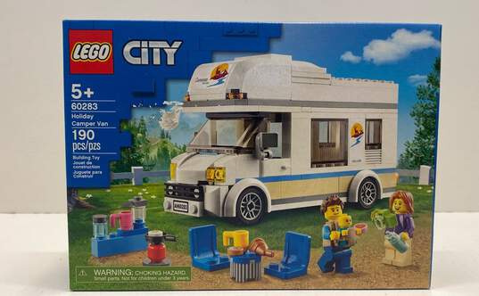 Lego City: Holiday Camper Van (60283) image number 1