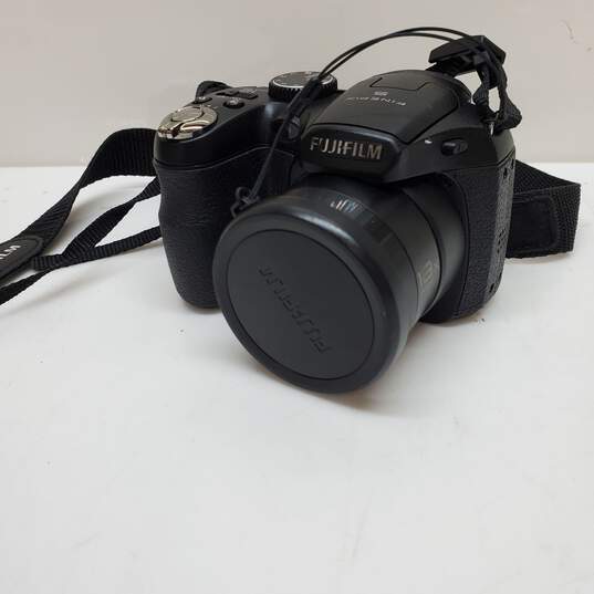 Fujifilm FinePix S1800 Digital Camera 18x Optical Zoom 12MP Black image number 1