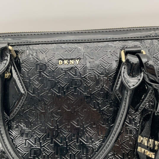 Womens Black Leather Bag Charm Double Handle Adjustable Strap Satchel Bag image number 5