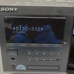 Sony Compact Disc Player Model CDP-CX450 Mega Storage 400 CD Powers ON alternative image