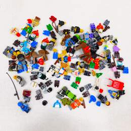 8.9 oz Miscellaneous LEGO Minifigures Lot alternative image