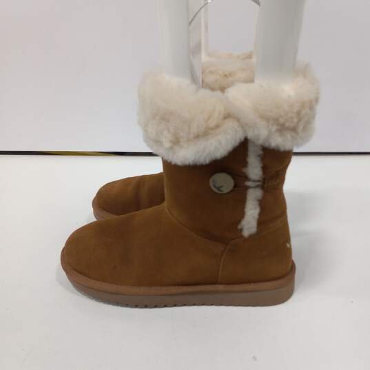 Koolaburra by UGG Woman's Brown Shearling Boots Size 9 image number 3