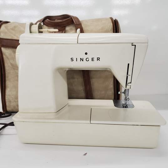 Singer Touch & Sew II Deluxe Zig Zag Sewing Machine Model 775 image number 5
