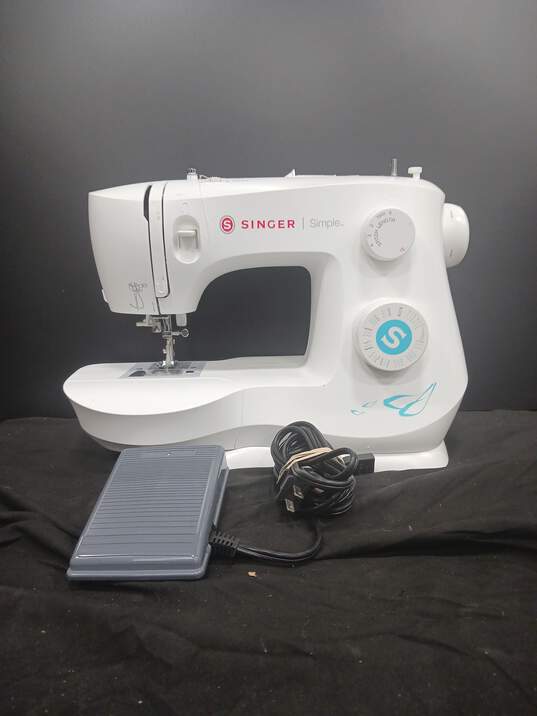 Simple 3337 Sewing Machine image number 1
