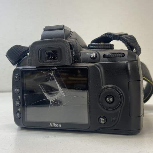 Nikon D3000 10.2MP Digital SLR Camera with 18-55mm Lens image number 7